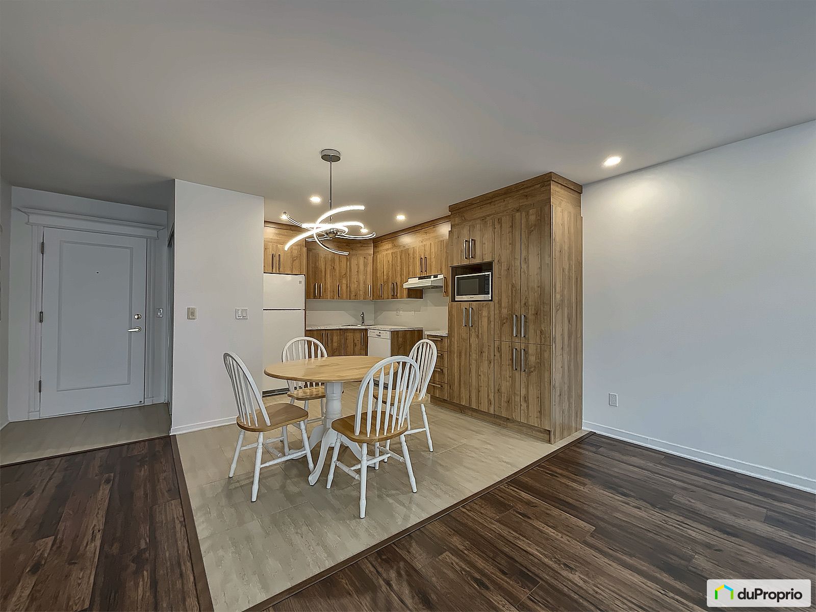 203 469 Boulevard Iberville — photo 3