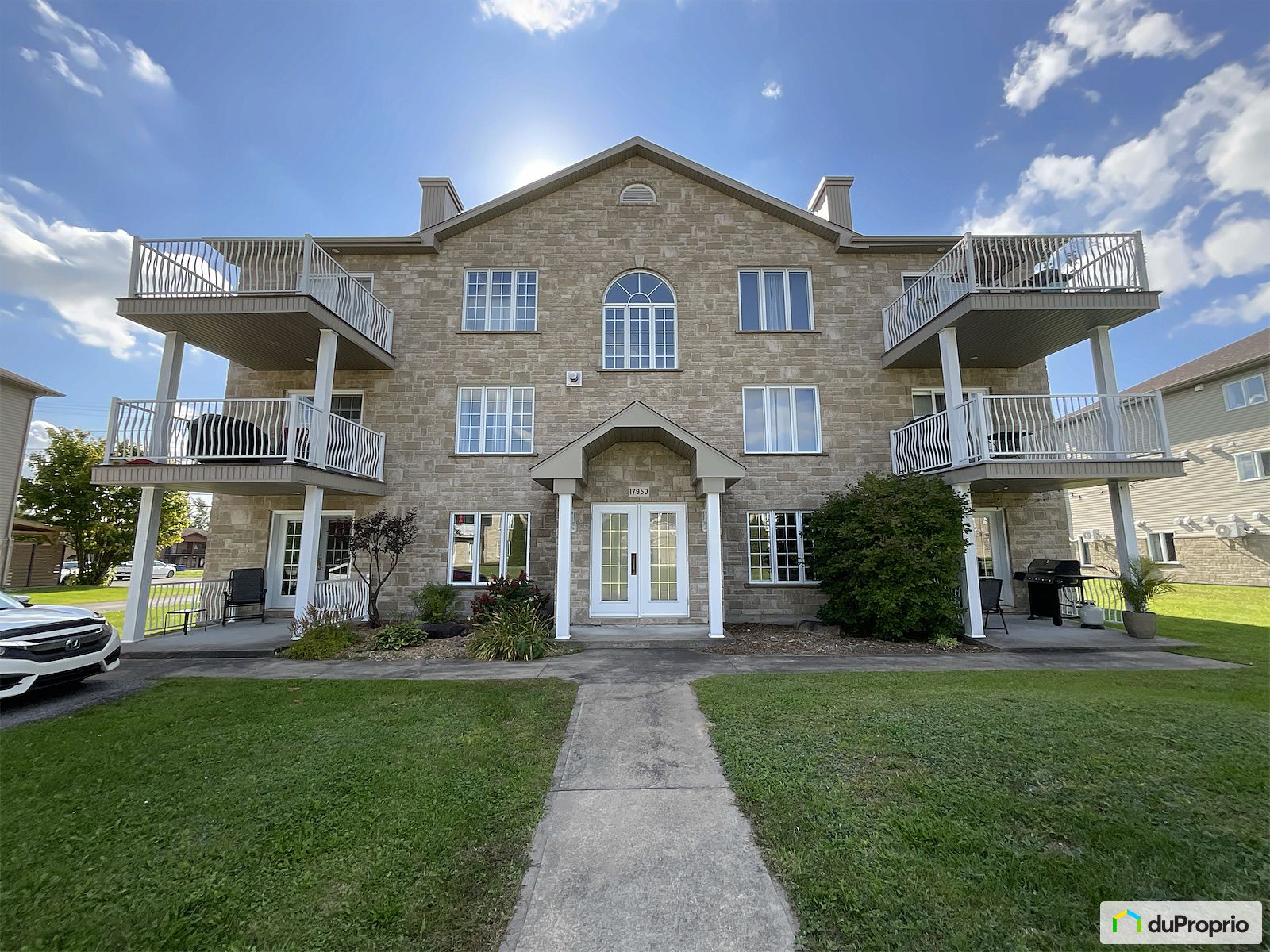 1 17950 Rue Beaupre — photo 1