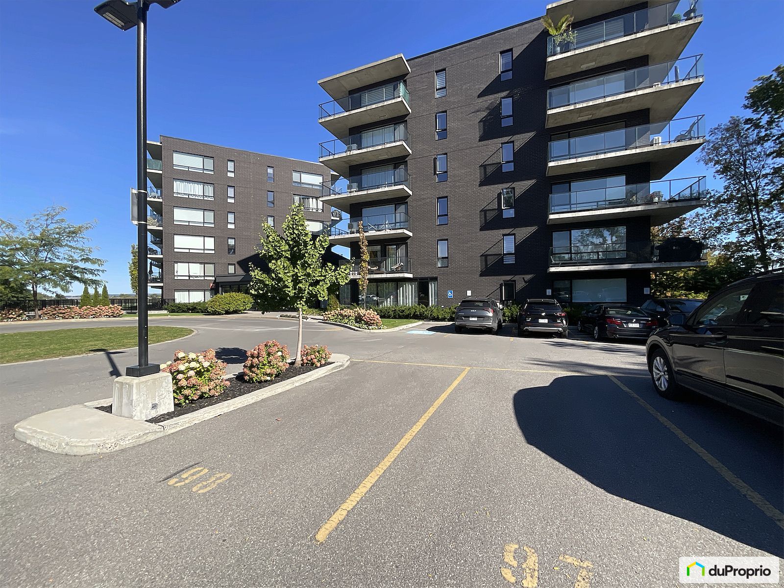 207 695 Boulevard Perrot — photo 1