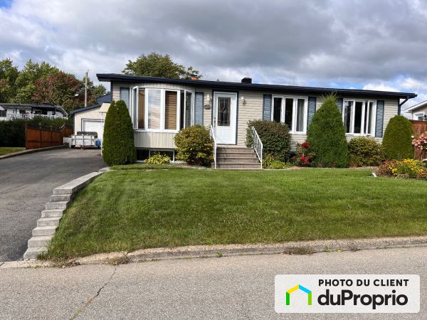476 rue Alexandre-Dumas, Granby for sale