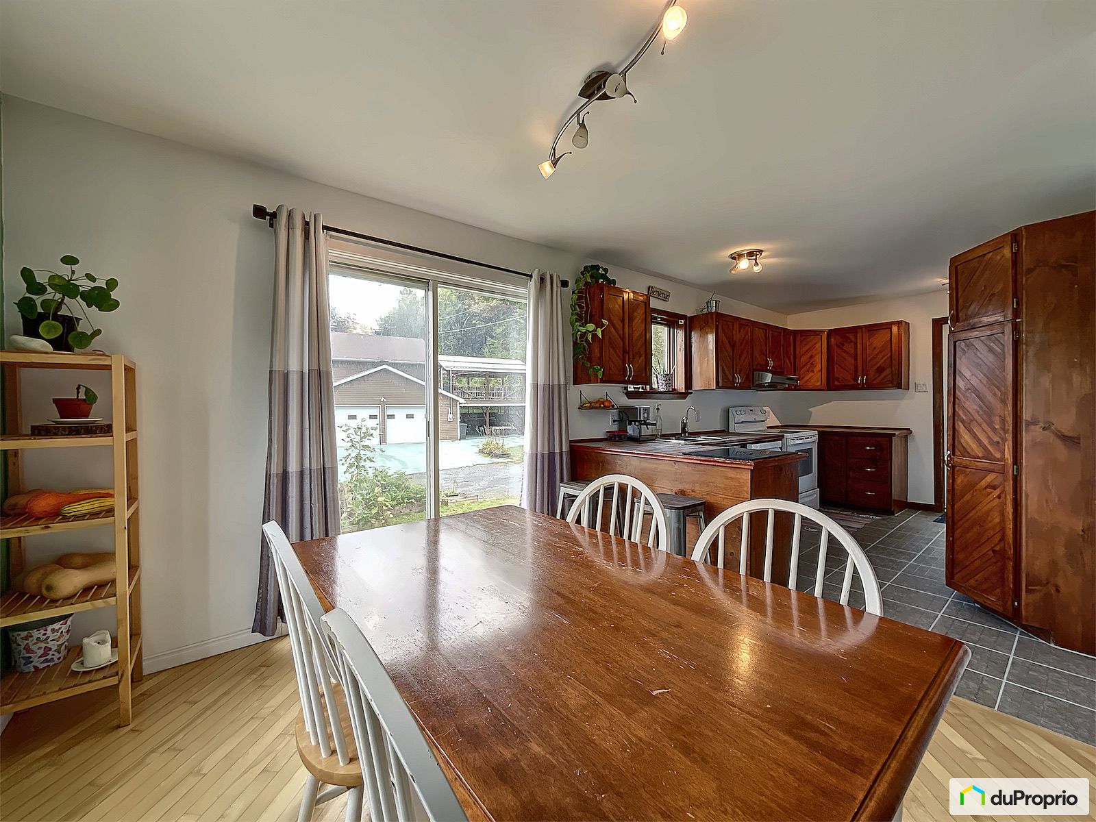 4800 Boulevard De Luniversite — photo 3