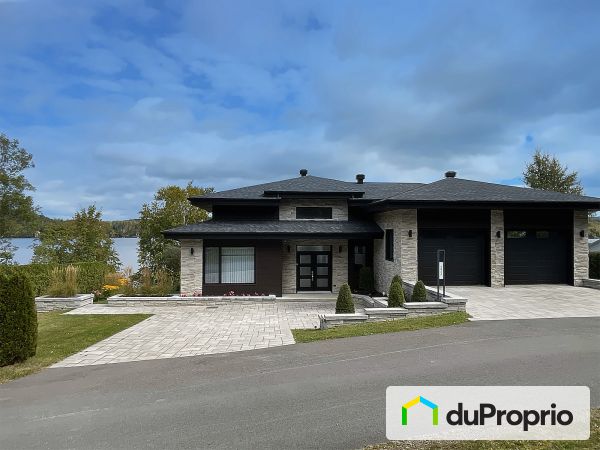 272 rue des Hirondelles, Adstock for sale