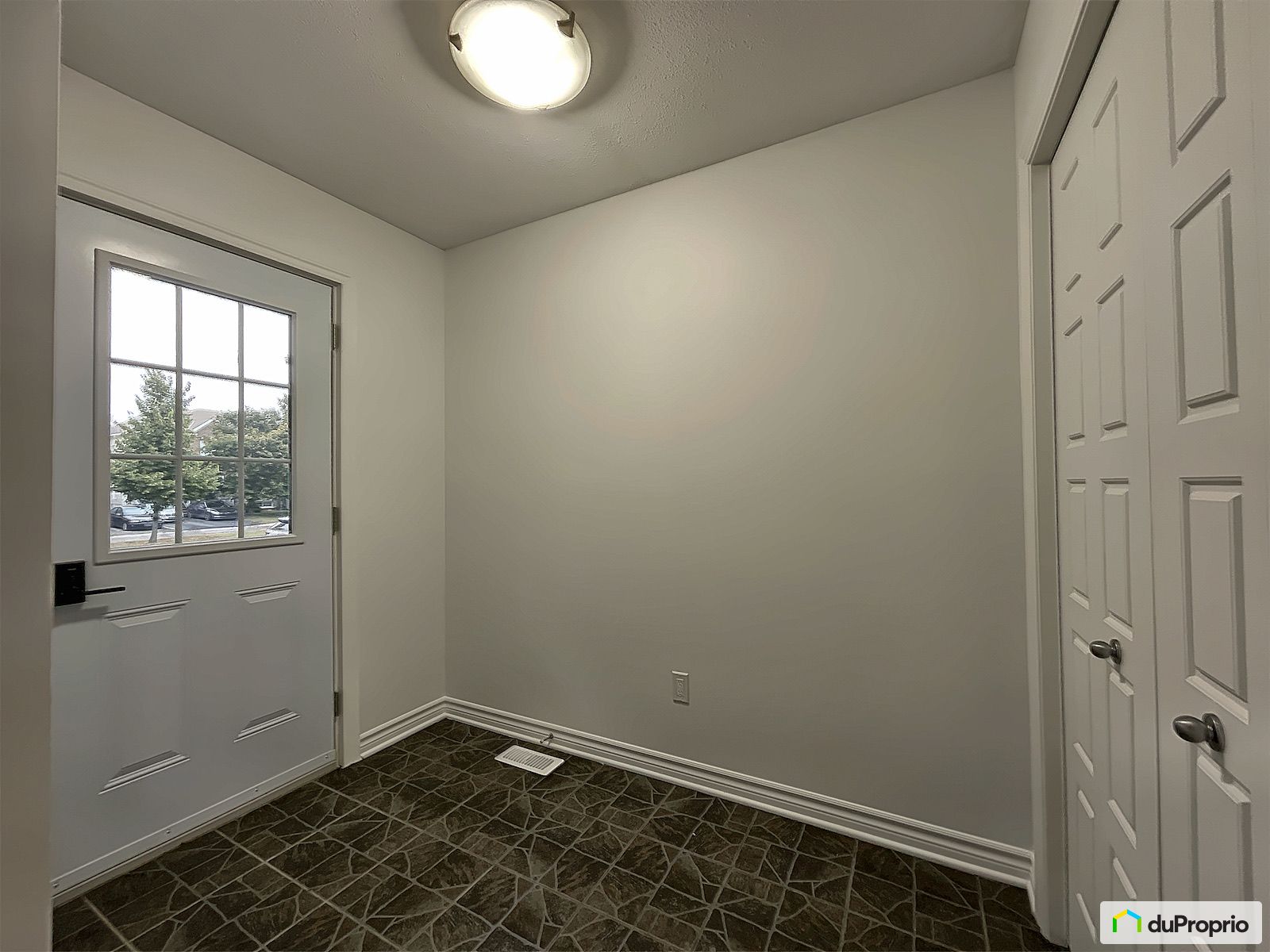 341 Boulevard De La Cite — photo 2