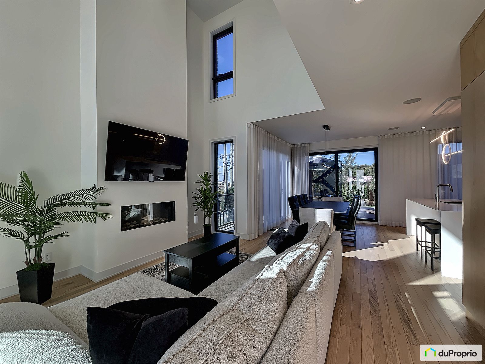 60 Avenue Des Pionniers — photo 1