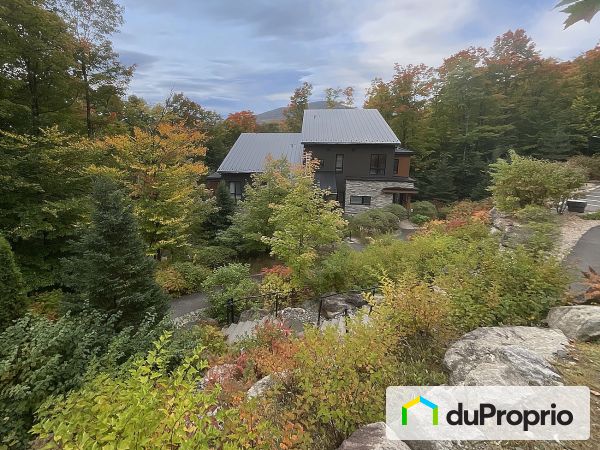 302-378, rue de la Côte-Est, Bromont à vendre