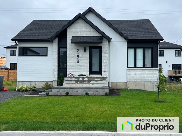 rue de l'Équinoxe, Val-Bélair for sale