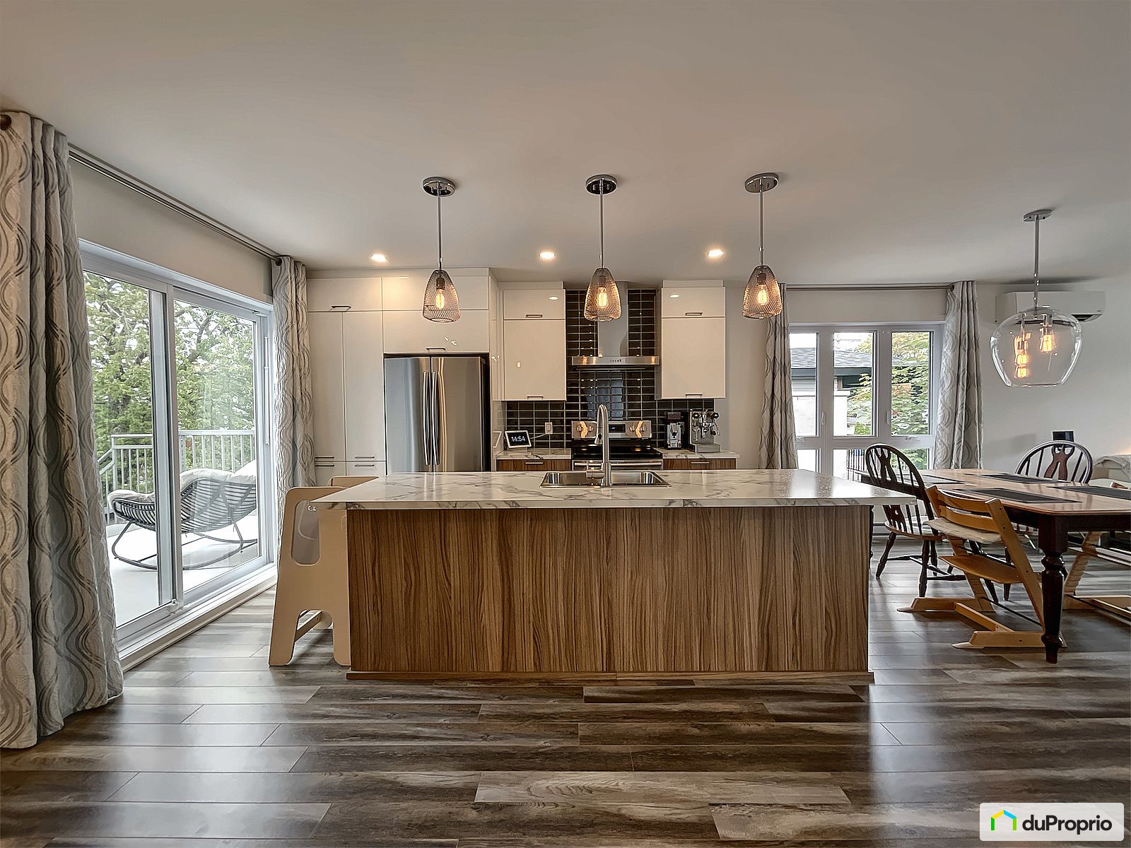 128 Avenue Laval — photo 2