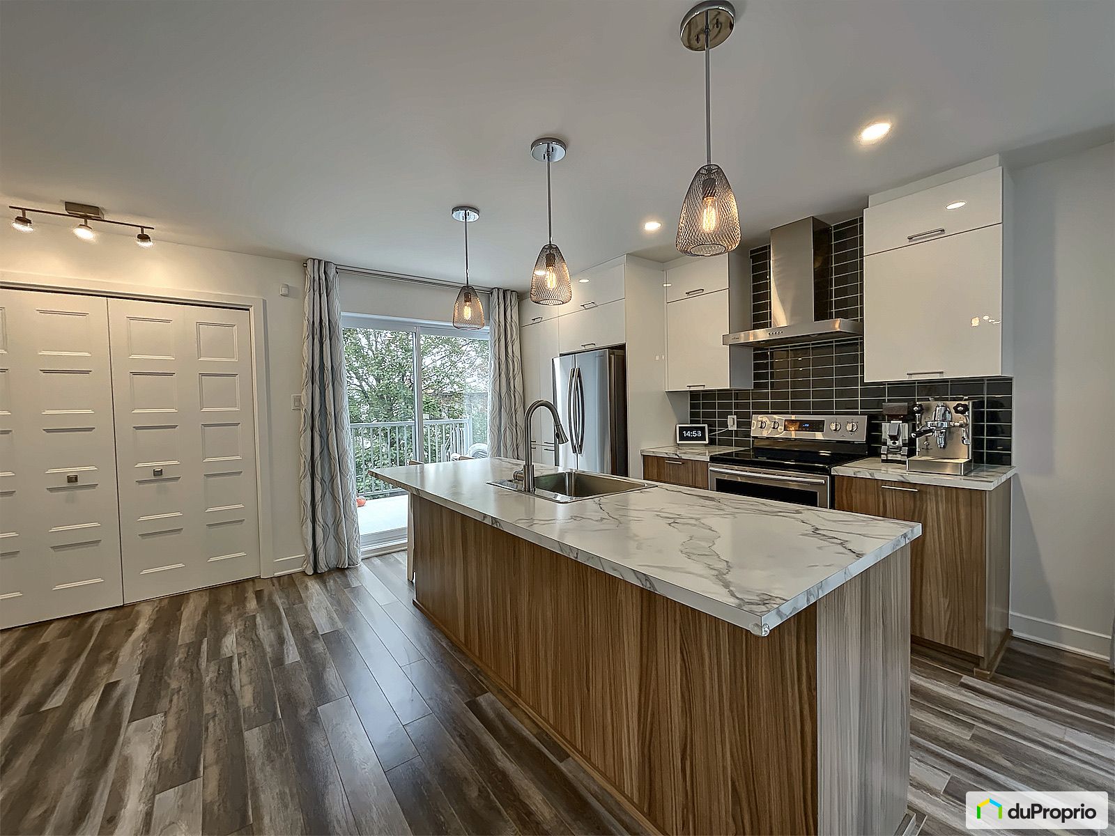 128 Avenue Laval — photo 3