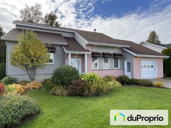 1219, carré des Noyers, St-Félicien à vendre