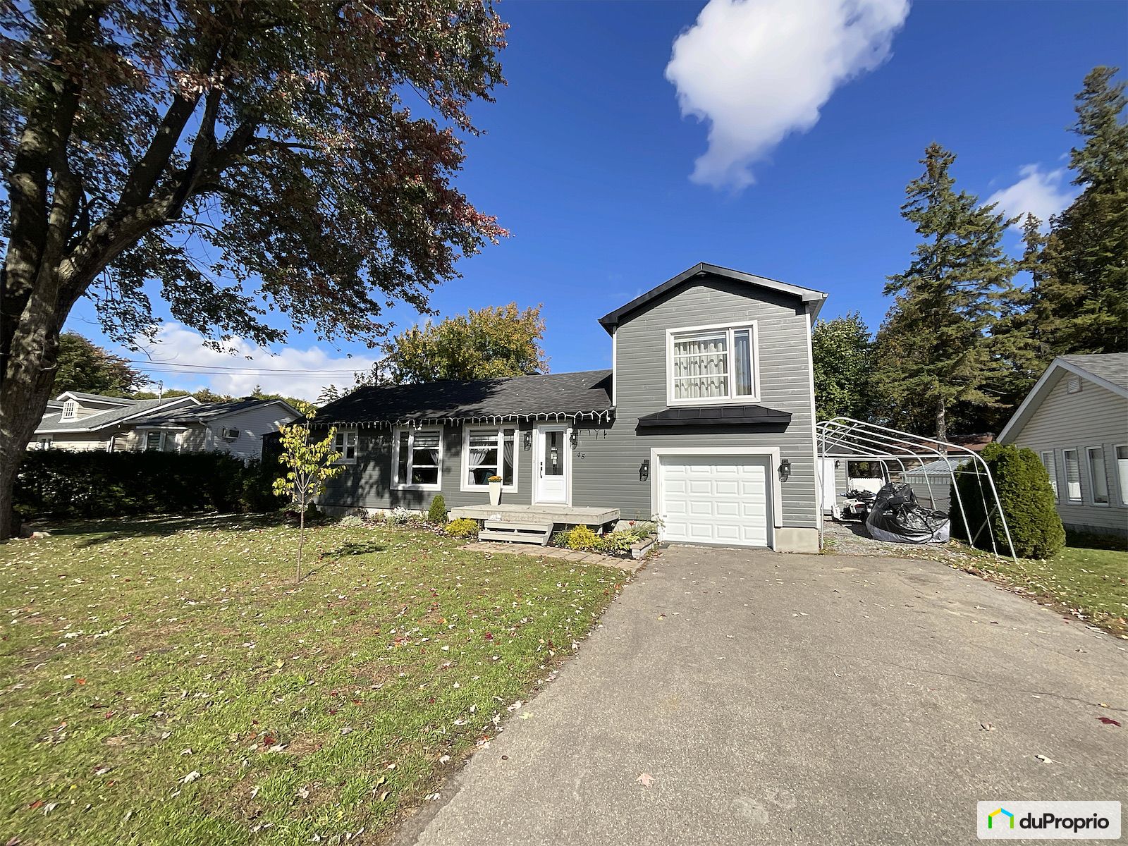 45 15E Avenue — photo 2