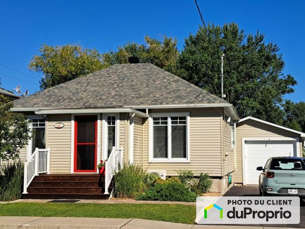 80 rue Saint-Joseph, Waterloo for sale