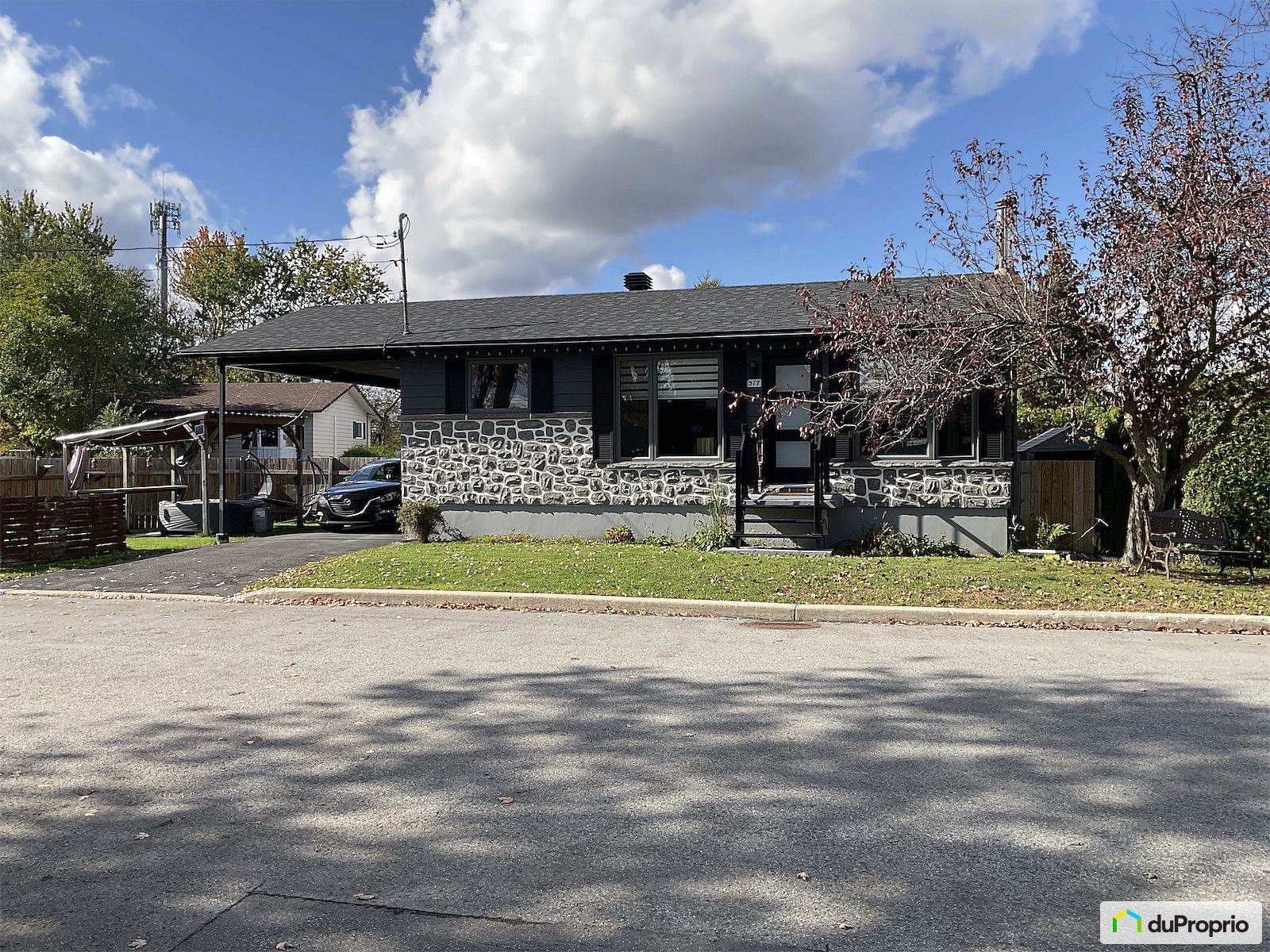 317 Rue Sainte Jeanne Darc — photo 1