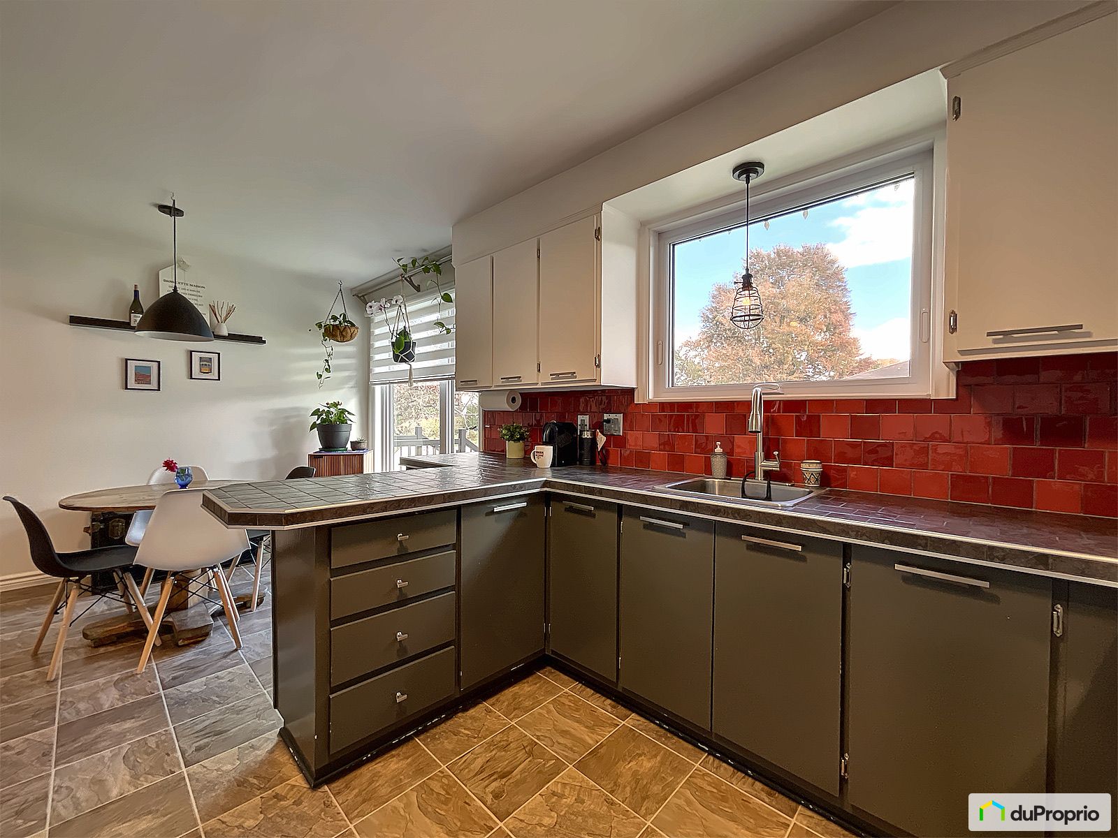 317 Rue Sainte Jeanne Darc — photo 3