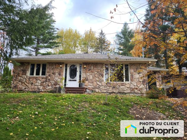 4 chemin du Lac-Bertrand, St-Hippolyte for sale