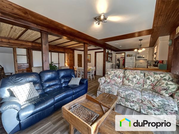 Living Room - 16 chemin du Lac, Brownsburg-Chatham for sale