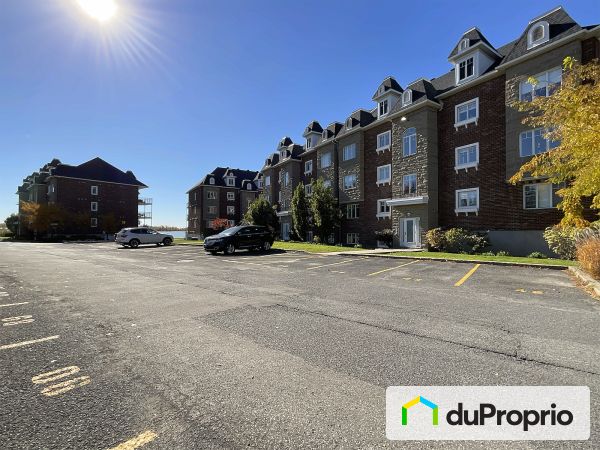 7-9400, rue des Rubaniers, Brossard à vendre